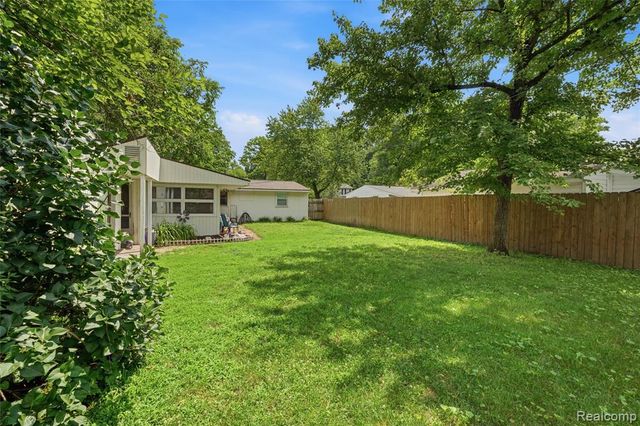 918 Pine Tree Road, Lake Orion, MI 48362