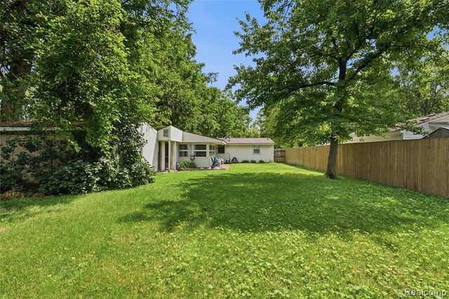 918 Pine Tree Road, Lake Orion, MI 48362