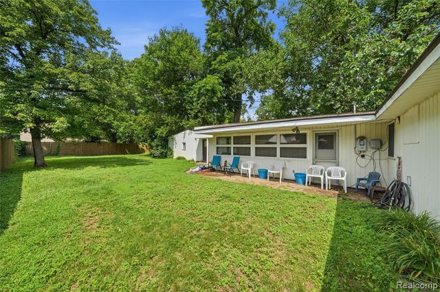 918 Pine Tree Road, Lake Orion, MI 48362
