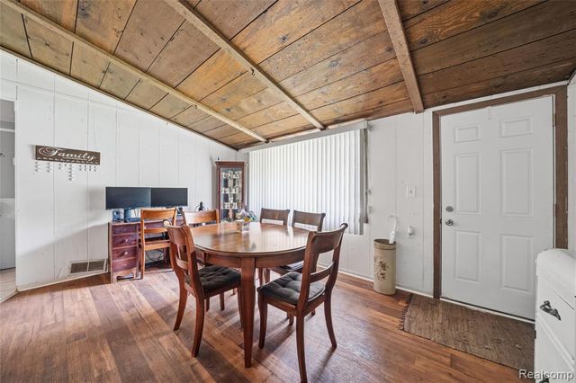 918 Pine Tree Road, Lake Orion, MI 48362