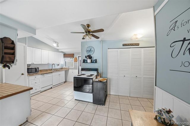 918 Pine Tree Road, Lake Orion, MI 48362