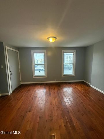 556 2nd Street, Troy, NY 12180