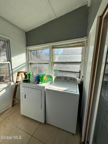 556 2nd Street, Troy, NY 12180