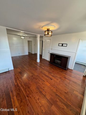 556 2nd Street, Troy, NY 12180