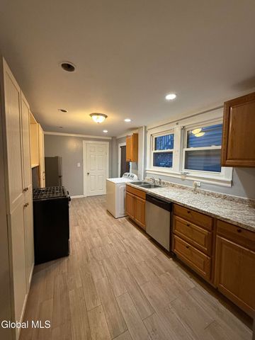 556 2nd Street, Troy, NY 12180