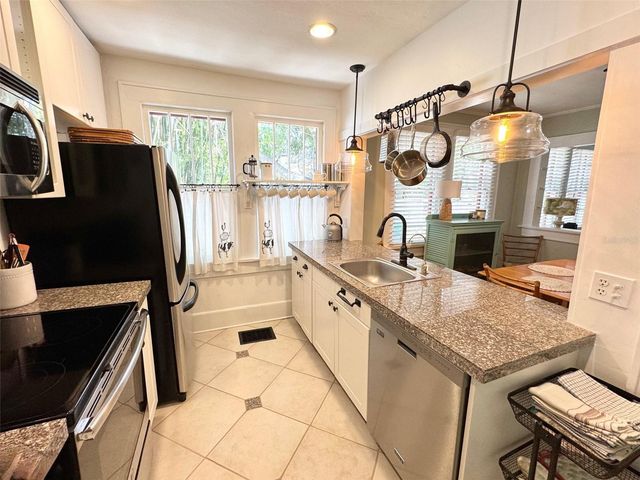 2210 14TH AVENUE W, Bradenton, FL 34205