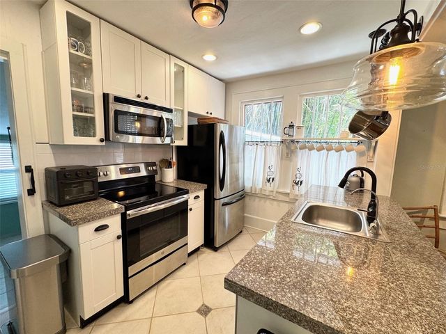 2210 14TH AVENUE W, Bradenton, FL 34205
