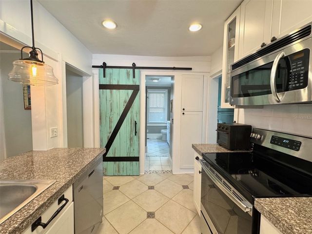 2210 14TH AVENUE W, Bradenton, FL 34205