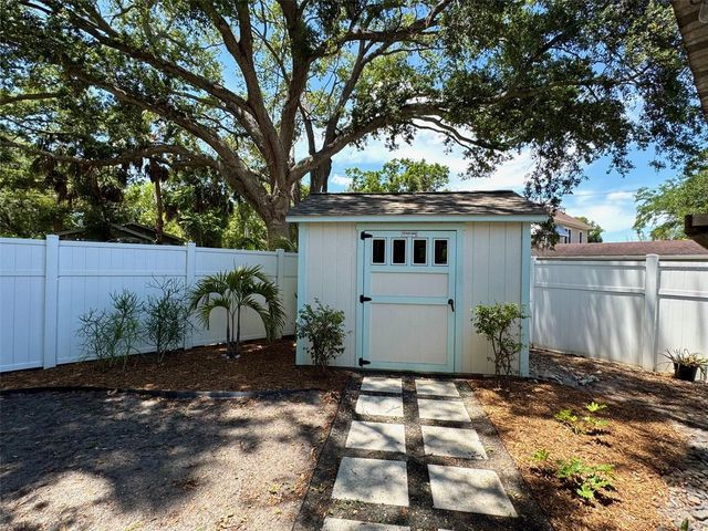 2210 14TH AVENUE W, Bradenton, FL 34205