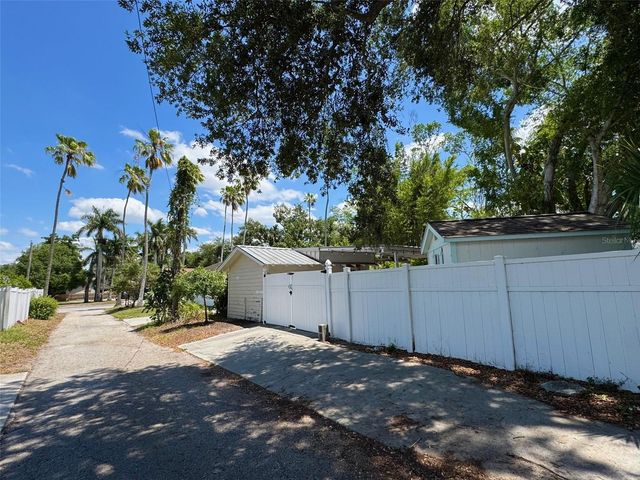 2210 14TH AVENUE W, Bradenton, FL 34205