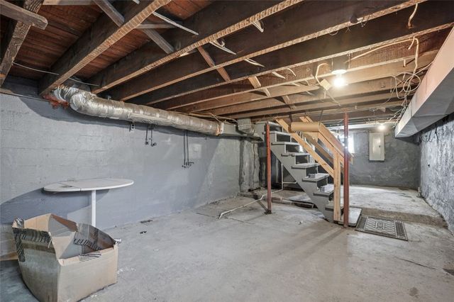 809 Frank St, West Mifflin, PA 15122