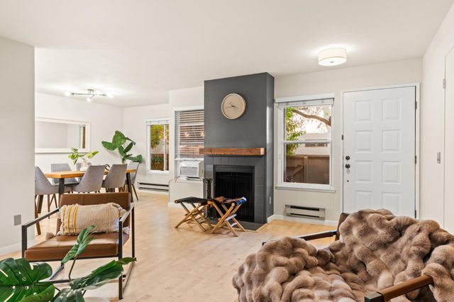 905 Apricot Avenue G, Campbell, CA 95008