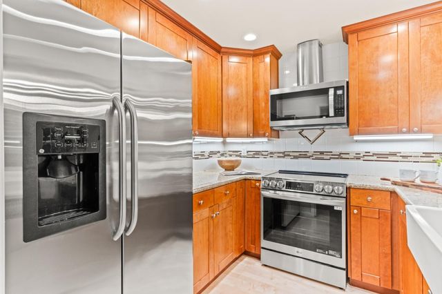905 Apricot Avenue G, Campbell, CA 95008