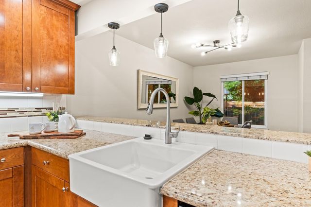 905 Apricot Avenue G, Campbell, CA 95008