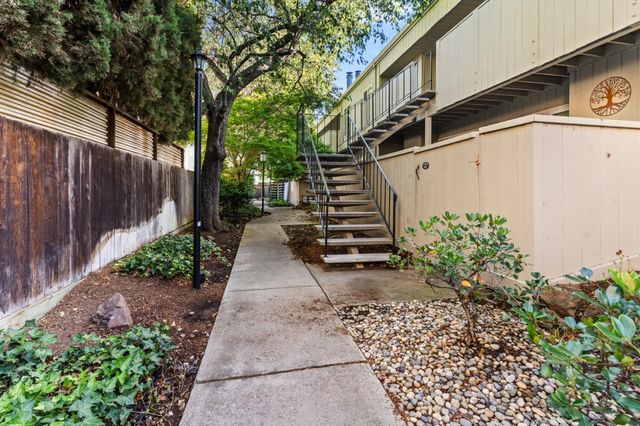 905 Apricot Avenue G, Campbell, CA 95008