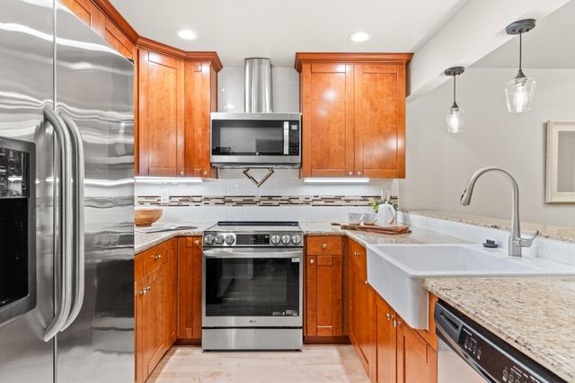 905 Apricot Avenue G, Campbell, CA 95008