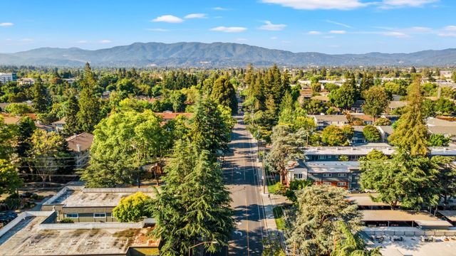 905 Apricot Avenue G, Campbell, CA 95008