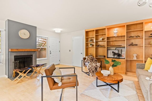 905 Apricot Avenue G, Campbell, CA 95008