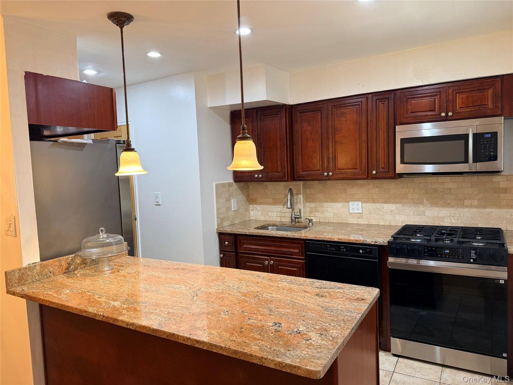 56-04 62nd Avenue, Maspeth, NY 11378 — photo 3