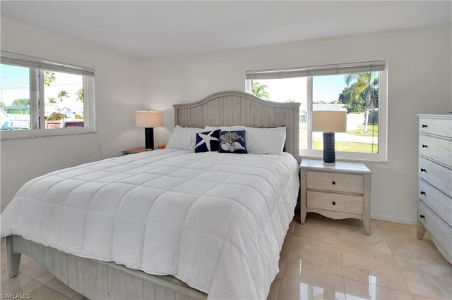 3018 SE 18th PL, Cape Coral, FL 33904