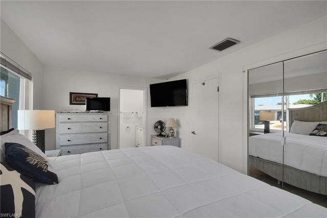 3018 SE 18th PL, Cape Coral, FL 33904