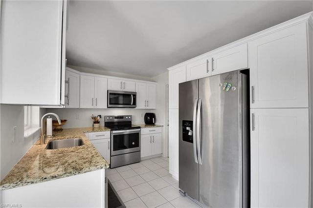 3018 SE 18th PL, Cape Coral, FL 33904