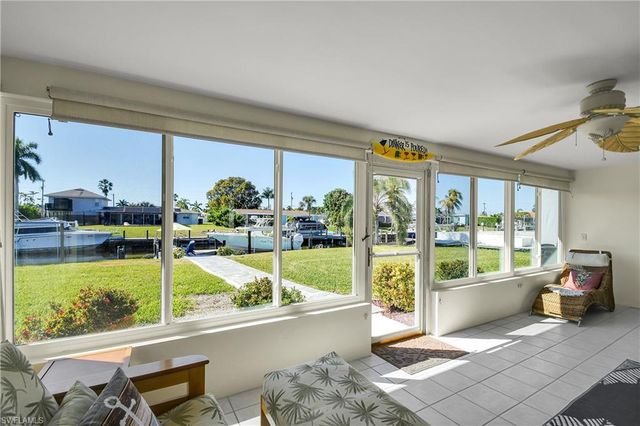 3018 SE 18th PL, Cape Coral, FL 33904