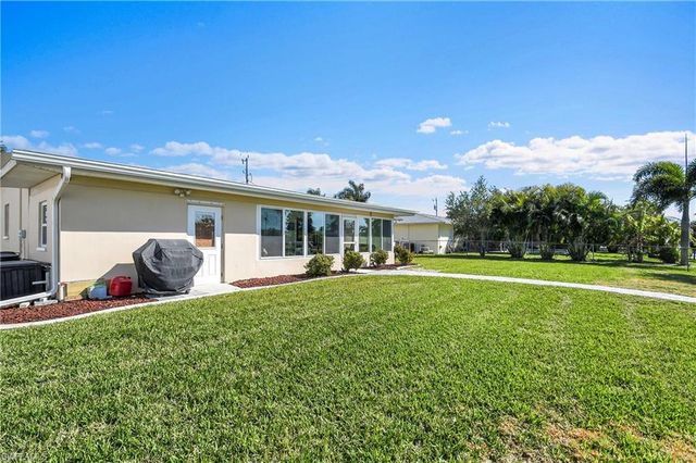 3018 SE 18th PL, Cape Coral, FL 33904