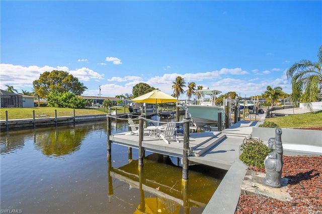 3018 SE 18th PL, Cape Coral, FL 33904