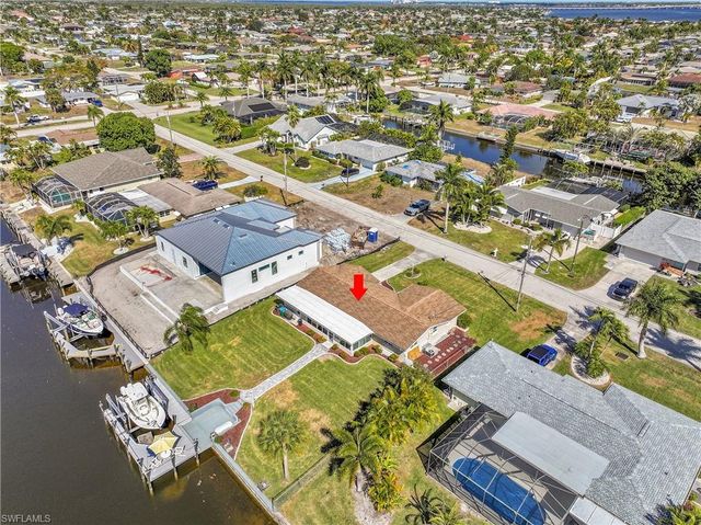 3018 SE 18th PL, Cape Coral, FL 33904