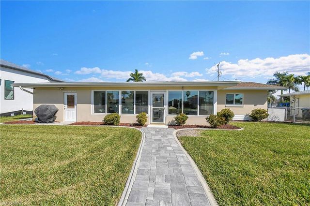 3018 SE 18th PL, Cape Coral, FL 33904