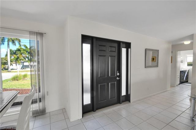 3018 SE 18th PL, Cape Coral, FL 33904