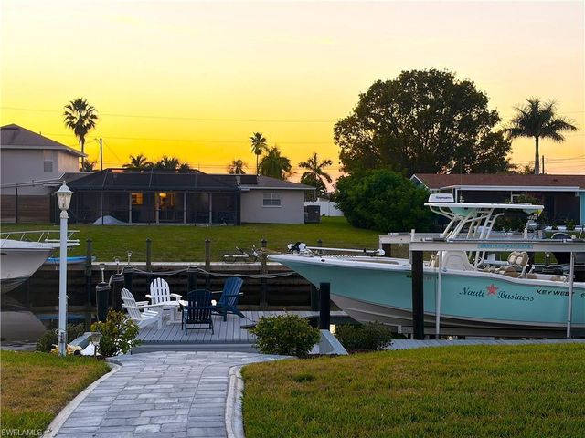 3018 SE 18th PL, Cape Coral, FL 33904