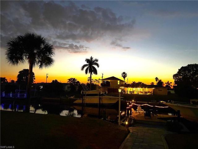 3018 SE 18th PL, Cape Coral, FL 33904