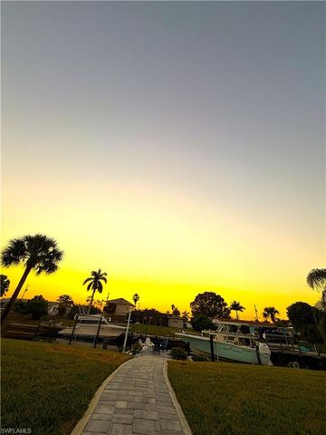 3018 SE 18th PL, Cape Coral, FL 33904