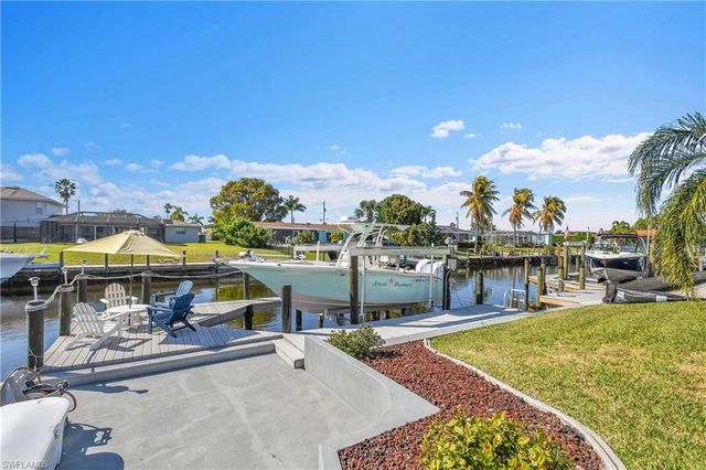 3018 SE 18th PL, Cape Coral, FL 33904