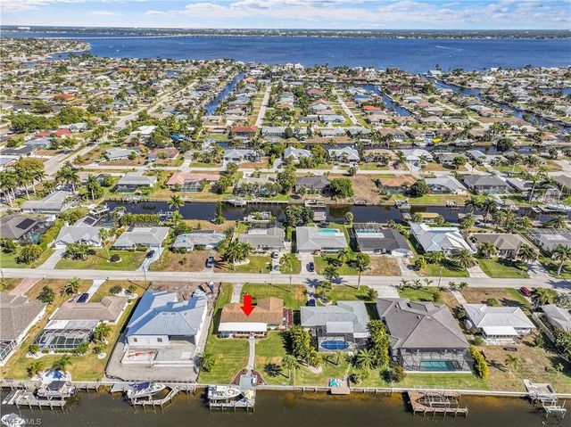 3018 SE 18th PL, Cape Coral, FL 33904