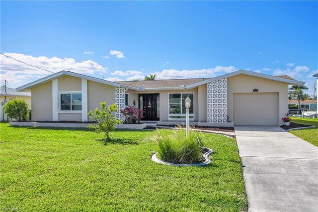 3018 SE 18th PL, Cape Coral, FL 33904