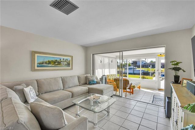 3018 SE 18th PL, Cape Coral, FL 33904