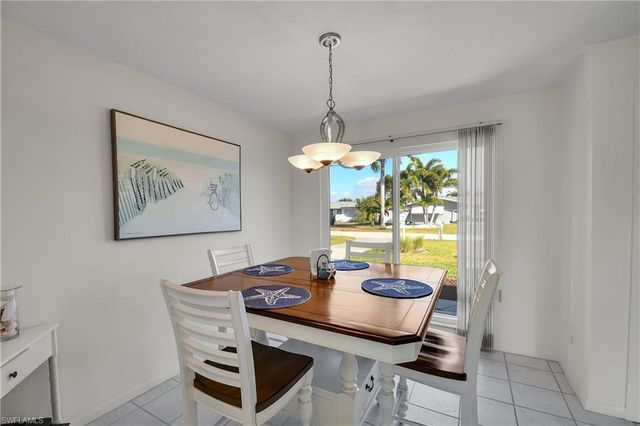 3018 SE 18th PL, Cape Coral, FL 33904