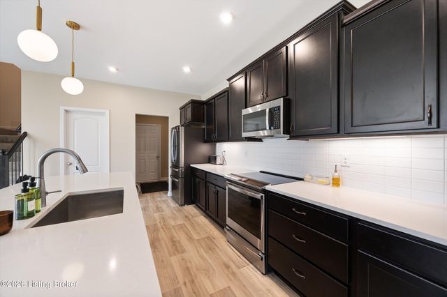 2206 Summit View Ct, La Grange, KY 40031