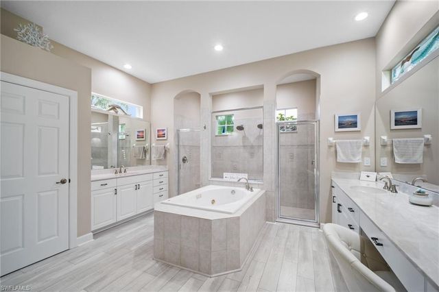 9042 Bronco CT, Naples, FL 34113
