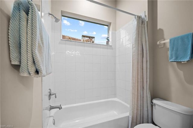 9042 Bronco CT, Naples, FL 34113