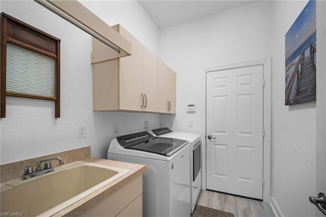9042 Bronco CT, Naples, FL 34113