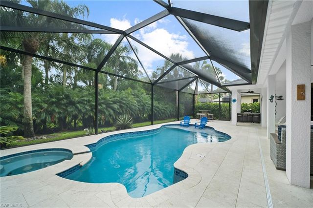 9042 Bronco CT, Naples, FL 34113