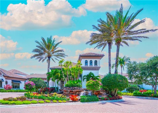 9042 Bronco CT, Naples, FL 34113