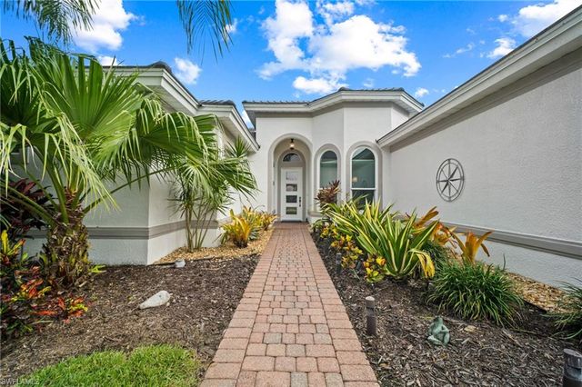9042 Bronco CT, Naples, FL 34113
