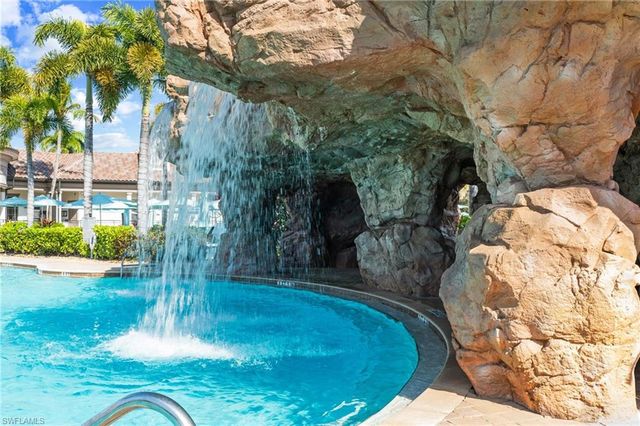 9042 Bronco CT, Naples, FL 34113