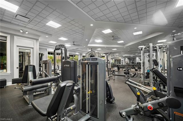 9042 Bronco CT, Naples, FL 34113
