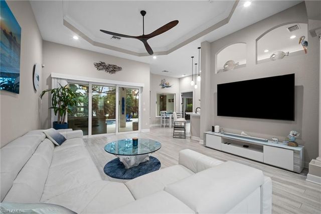9042 Bronco CT, Naples, FL 34113